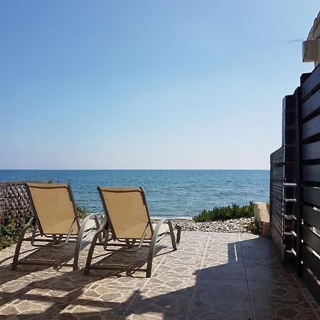 Beach House At Seafront Villa Meneou Екстериор снимка