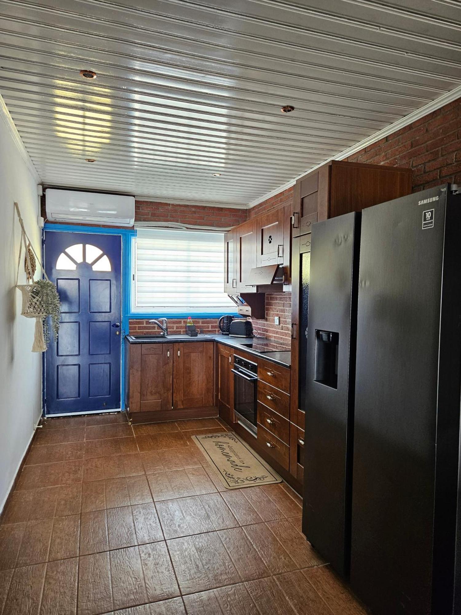 Beach House At Seafront Villa Meneou Екстериор снимка