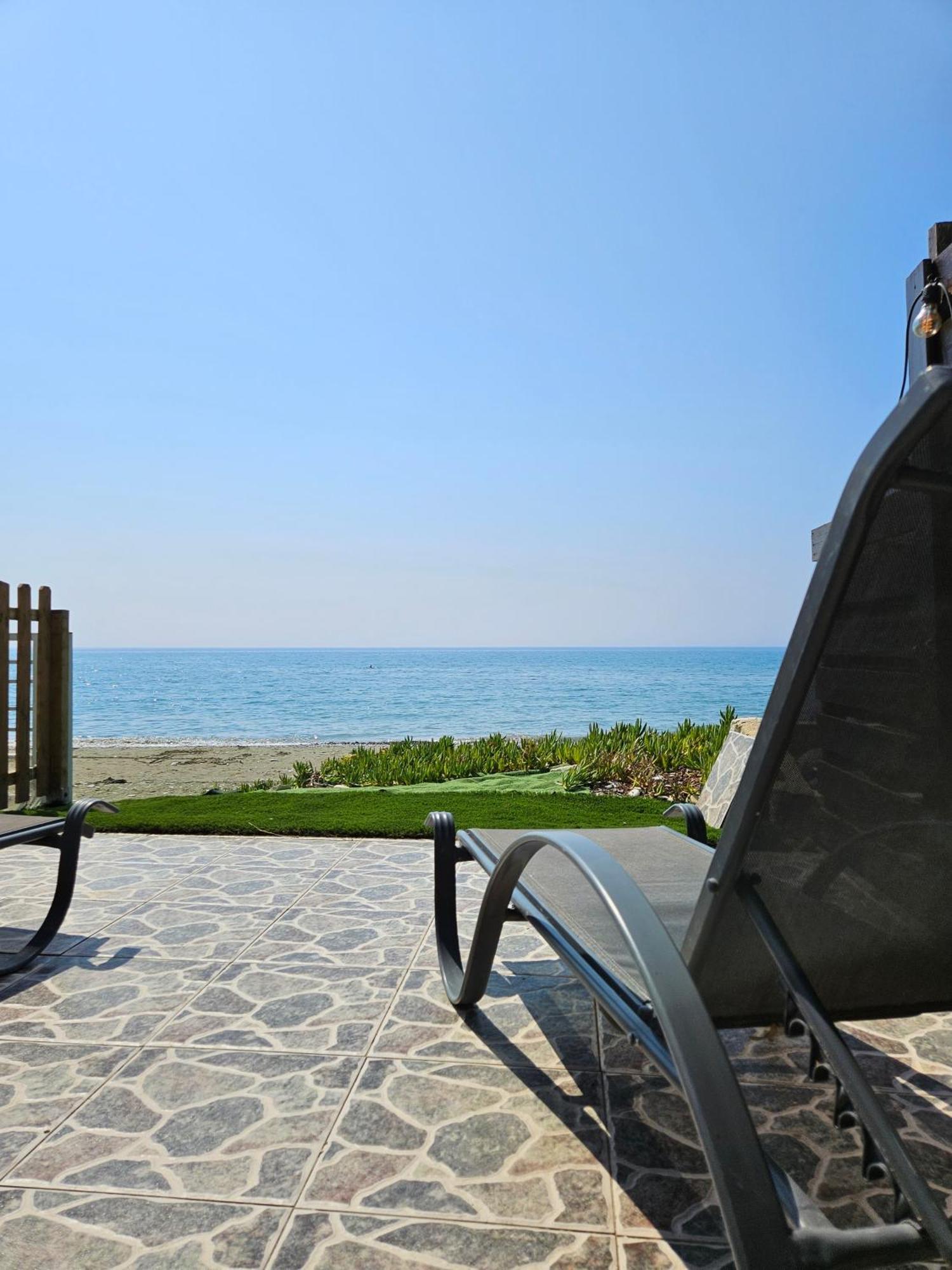 Beach House At Seafront Villa Meneou Екстериор снимка