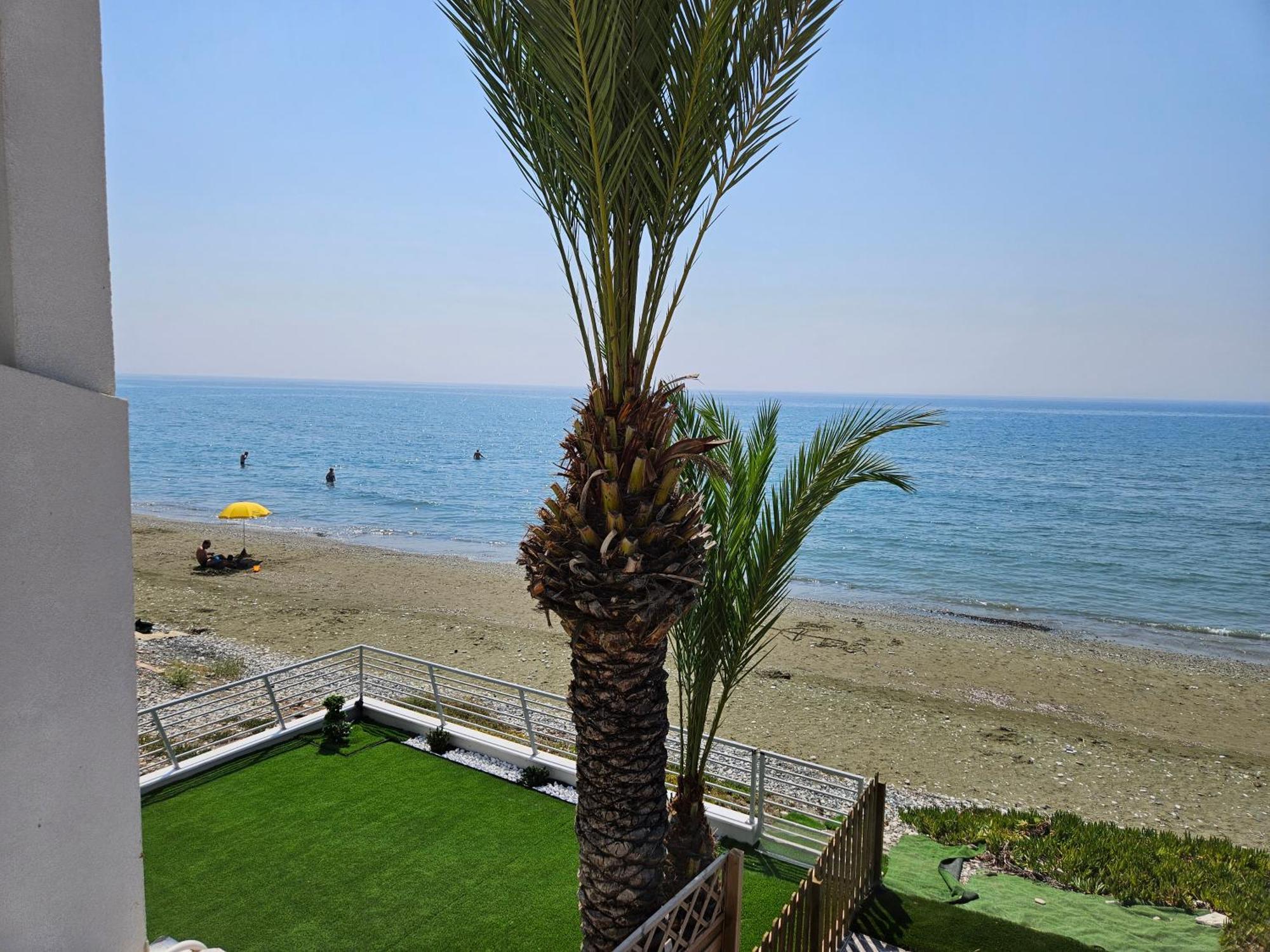 Beach House At Seafront Villa Meneou Екстериор снимка