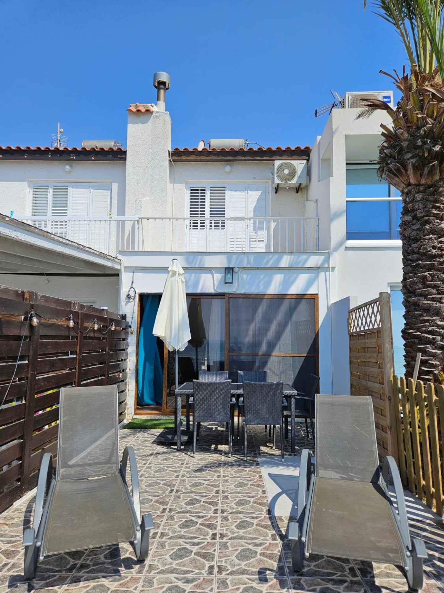 Beach House At Seafront Villa Meneou Екстериор снимка